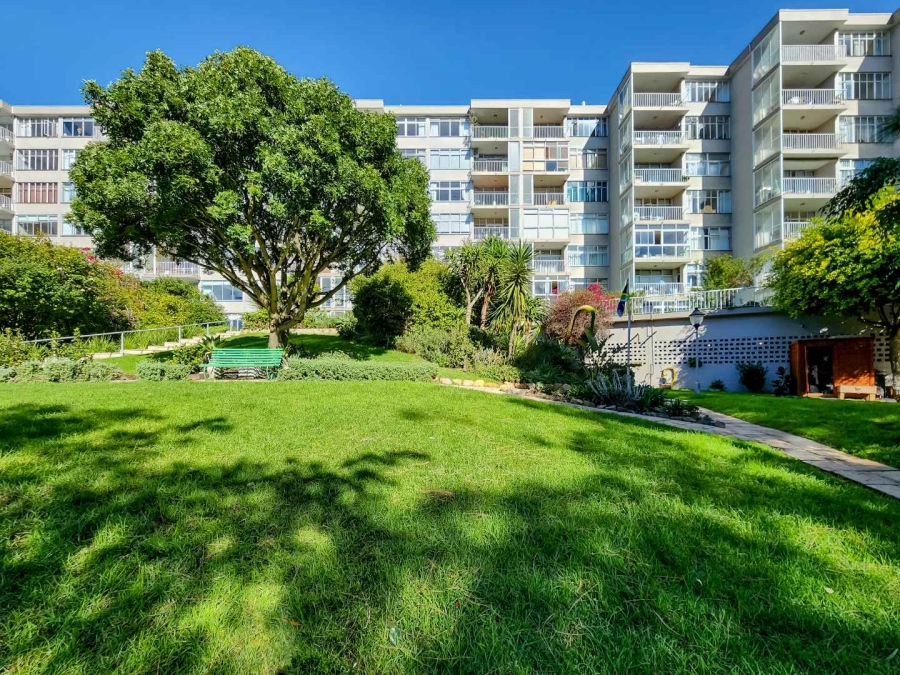 To Let 2 Bedroom Property for Rent in Green Point Western Cape